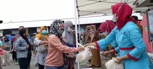 Pemerintah Provinsi Lampung menggelar operasi pasar minyak goreng. (dok ; DiskursusNetwork)