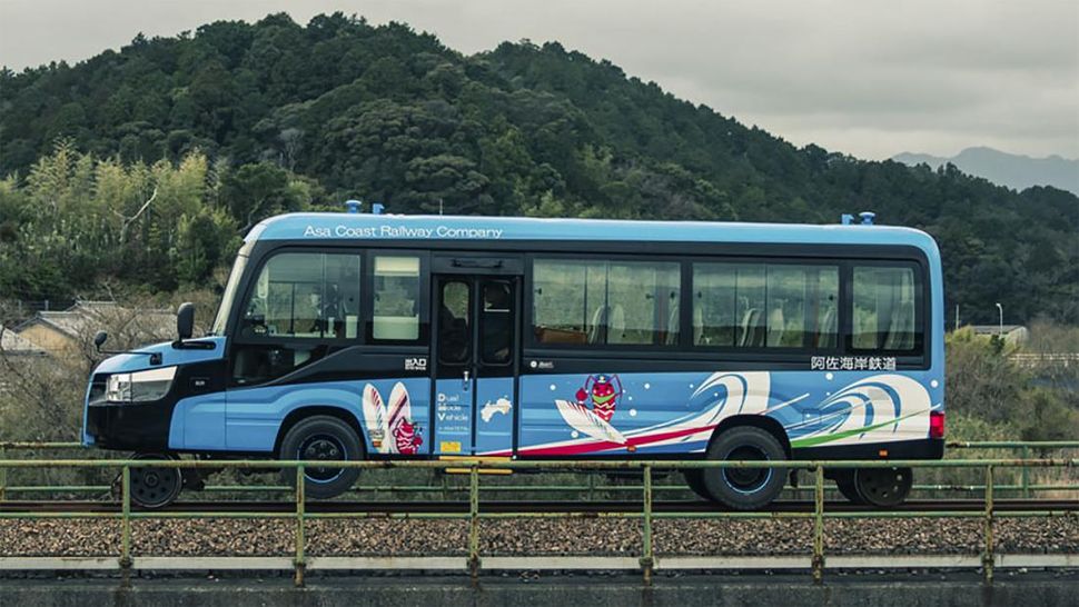 bus mode ganda pertama di dunia mulai beroperasi di jepang 4 169