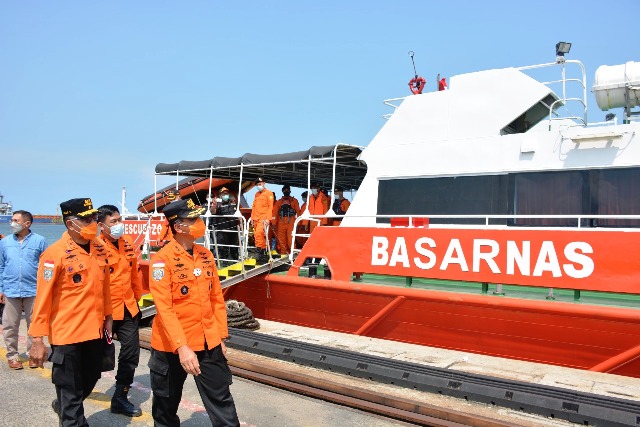 Basarnas Lampung siagakan KN Basudewa pantau Gunung Anak Krakatau