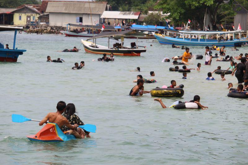 Wisatawan asal luar Lampung mulai datangi objek wisata bahari