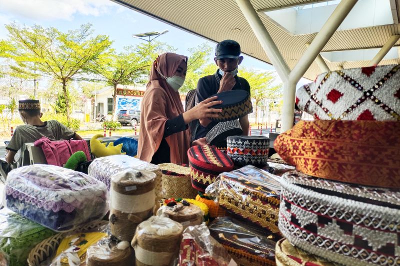 Menyambut berkah UMKM Lampung di area simpul transportasi saat mudik