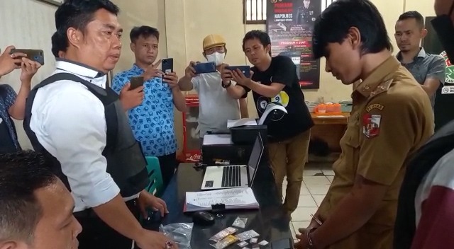 Kecanduan Judi Online, Oknum PNS Nekat Edarkan Narkoba Sabu