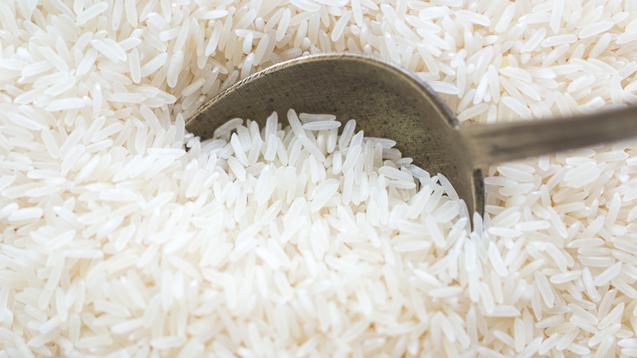 Perum Bulog Kantor Wilayah Lampung segera menyalurkan 8.307 kilogram beras cadangan pangan pemerintah kepada keluarga sasaran program bantuan pangan.