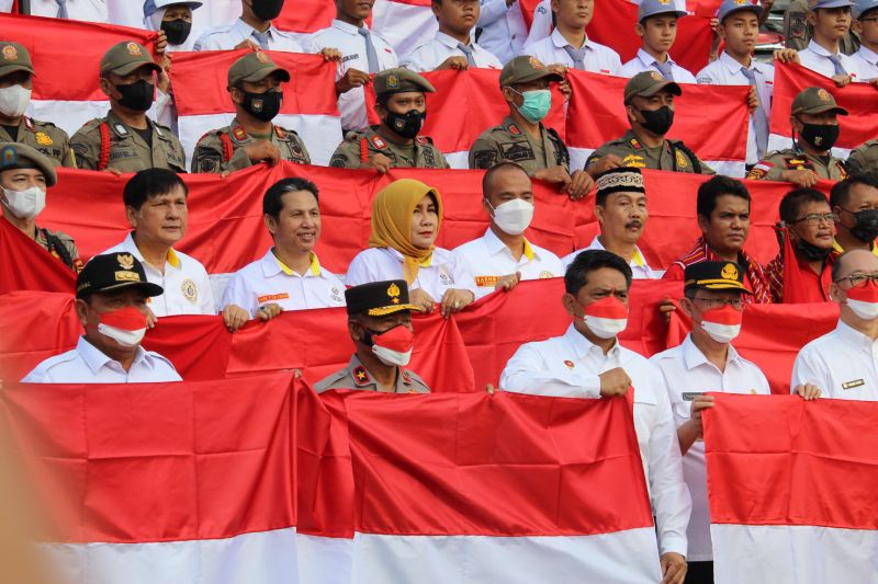 Pemprov Lampung Bagikan 70.400 Bendera Merah Putih