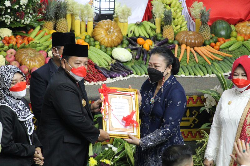 Pemprov Lampung beri penghargaan mantan Gubernur Lampung Oemarsono