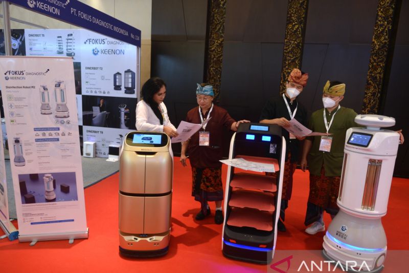 Robot Cerdas Pengantar Makanan dan Layanan Hotel Dikenalkan di FHTB 2022