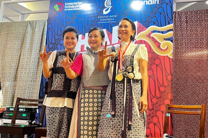 Perayaan Hari Batik Nasional Raih Rekor Muri