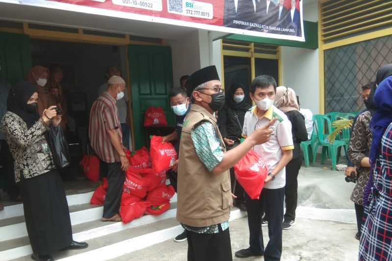 Baznas Bandar Lampung Bagikan 500 Paket Sembako Untuk Warga Tak Mampu