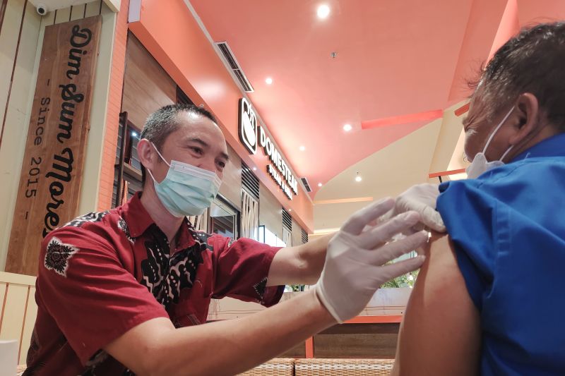 Vaksinasi Berlanjut, 200 Ribu Dosis Pfizer Didistribusikan di Lampung