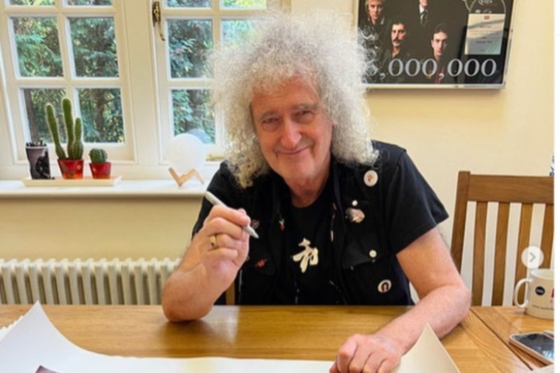 Gitaris band rock Queen, Brian May masuk ke dalam daftar penerima penghargaan Tahun Baru pertama yang diberikan oleh Raja Charles