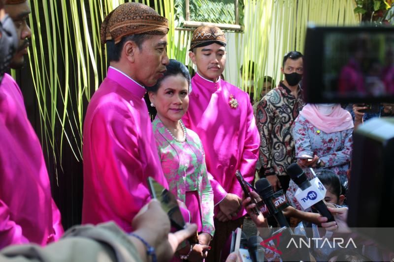 Jelang Pernikahan Kaesang, Jokowi Pasang Bleketepe di Depan Rumah