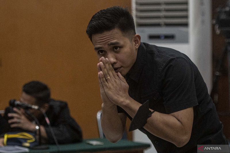 Terdakwa kasus pembunuhan berencana Brigadir Yosua Hutabarat, Richard Eliezer alias Bharada E tiba untuk menjalani sidang dengan agenda pembacaan pledoi di Pengadilan Negeri Jakarta Selatan, Jakarta, Rabu (25/1/2023). ANTARA
