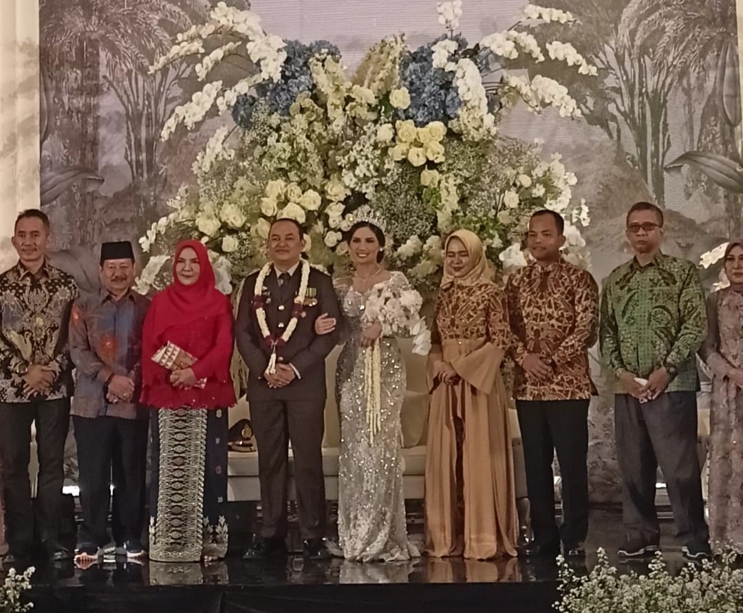 Kapolresta Bandar Lampung, Kombes Pol Ino Harianto menggelar pernikahan di Gedung Graha Wangsa, Jalan Yos Sudarso, Teluk Betung Selatan, pada Sabtu (4/2/2023).