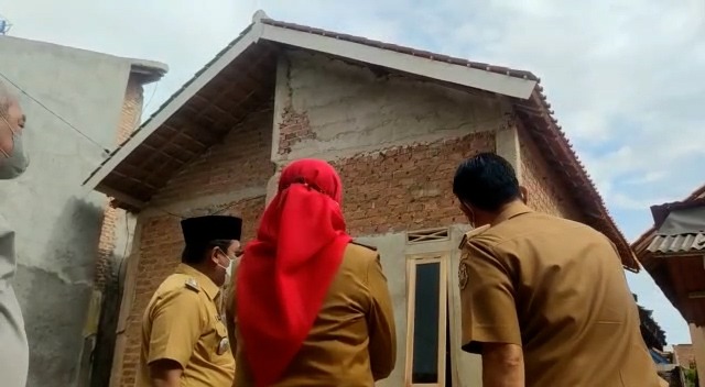 Pemerintah Kota (Pemkot) Bandar Lampung melalui Dinas Perumahan dan Pemukiman (Disperkim) menerima bedah rumah sebanyak 354 unit,