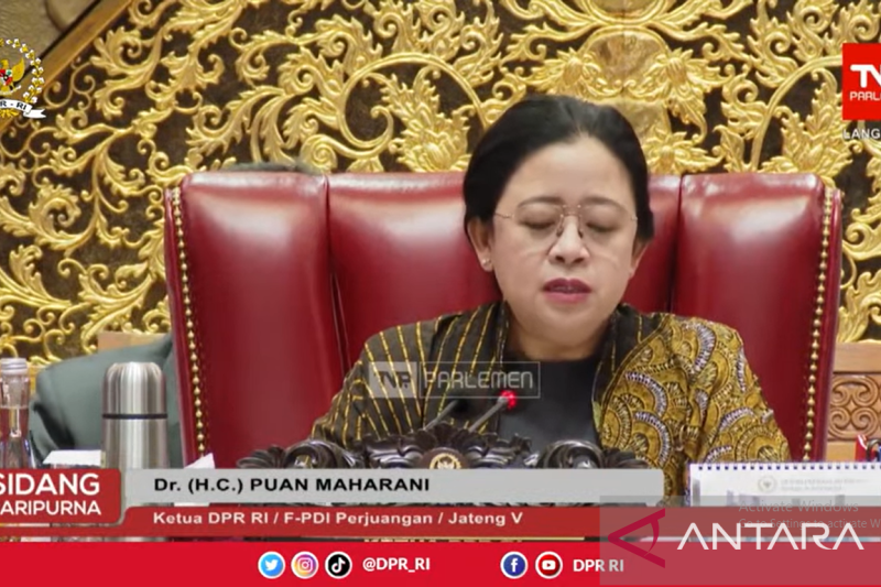 Ketua DPR RI Puan Maharan saat pengesahan UU Ciptakerja