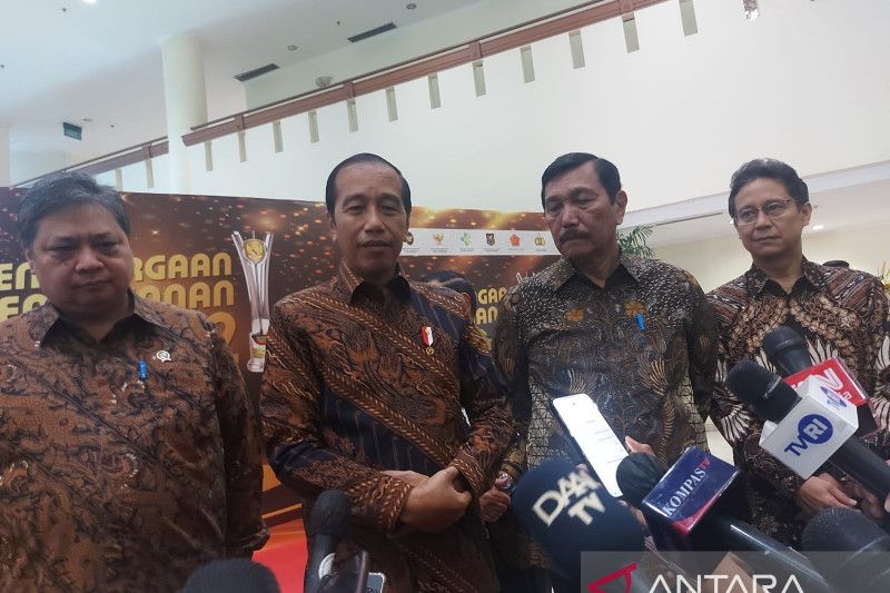 Presiden Joko Widodo mengakui pertemuannya dengan Ketua Umum Partai Demokrasi Indonesia (PDIP) Megawati Soekarnoputri membicarakan calon presiden dari PDI P