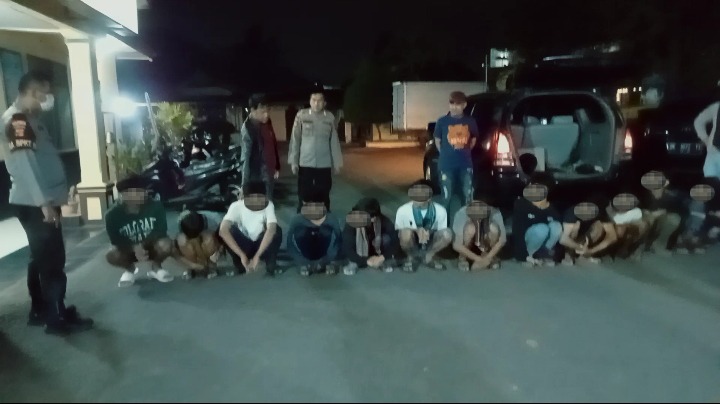 Kepolisian Sektor Sukarame Polresta Bandar Lampung mengamankan 15 orang remaja yang diduga akan melakukan aksi tawuran perang sarung.