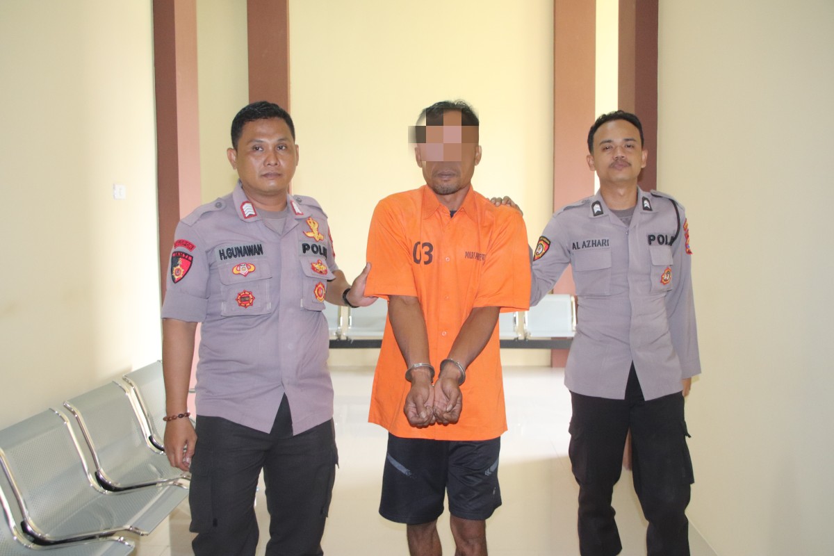 Satreskrim Polres Pringsewu, Polda Lampung mengamankan seorang bandar judi togel berinisial HIP alias Endro (45) warga Des Wonodadi Kecamatan Gadingrejo, Kabupaten Pringsewu.