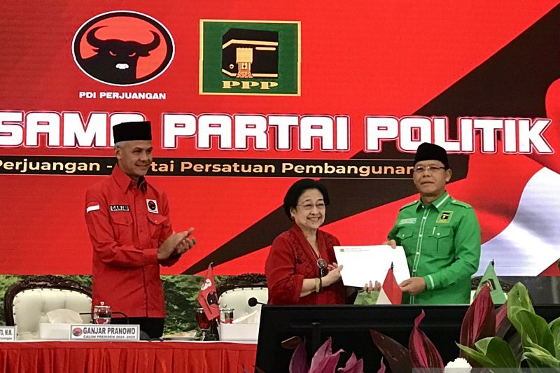 Penyerahan hasil rapimnas itu merupakan bukti resmi terbentuknya kerja sama politik PDI Perjuangan dan PPP setelah pimpinan dua partai politik itu bertemu di Kantor PDI Perjuangan, Jakarta, Minggu (30/4/2023)