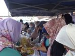 Dinas Perdagangan (Disdag) Kota Metro menggelar pasar murah di halaman Pasar Tejoagung, Metro Timur, Lampung, untuk mencegah kenaikan harga bahan pokok menjelang Hari Raya Idul Fitri 1444 Hijriah.