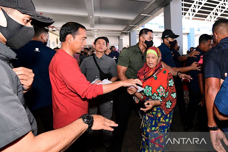 - Presiden RI Joko Widodo (Jokowi) dikonfirmasi melakukan perjalanan kembali ke DKI Jakarta pada Jumat, di tengah menguatnya isu rencana pengumuman calon presiden oleh PDI Perjuangan hari ini.