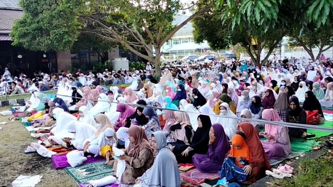 Pemerintah melalui Kementerian Agama (Kemenag) menetapkan Hari Raya Idul Fitri atau 1 Syawal 1444 Hijriah di Indonesia jatuh pada Sabtu (22/4)