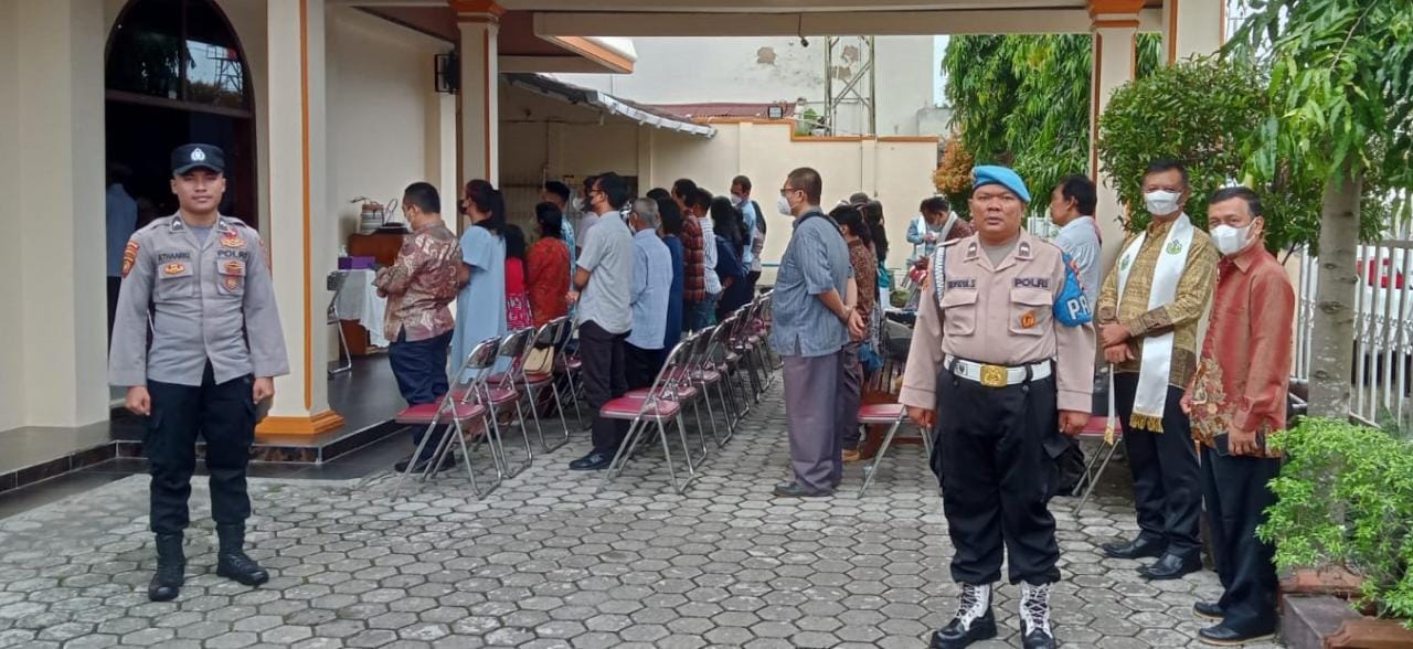 Polresta Bandar Lampung menerjunkan 245 personel dalam mengamankan rangkaian kegiatan ibadah umat Kristiani dalam rangka memperingati Kenaikan Isa Almasih, Kamis (18/05).