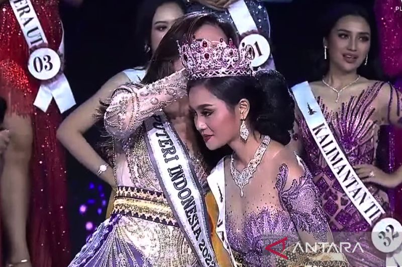 Tangkapan layar malam Grand Final Puteri Indonesia 2023 dengan menghadirkan Farhana Nariswari Wisandana, S.Ked. dari Jawa Barat sebagai Puteri Indonesia 2023 di Jakarta, Jumat (19/5).