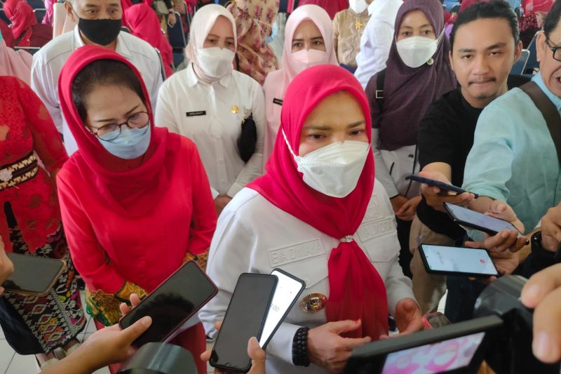 Wali Kota Bandar Lampung Eva Dwiana membuka layanan operasi bibir sumbing secara gratis. (red)