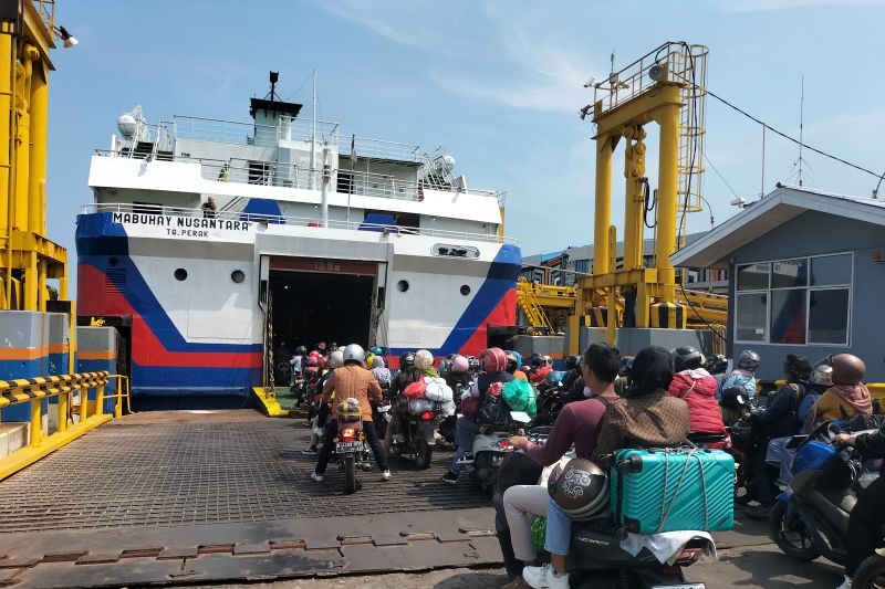 PT ASDP Indonesia Ferry (Persero) mencatat pemudik arus balik H+7 atau Minggu (30/4) dari Sumatera ke Pulau Jawa terjadi kenaikan sekitar 97 persen dibandingkan tahun lalu.