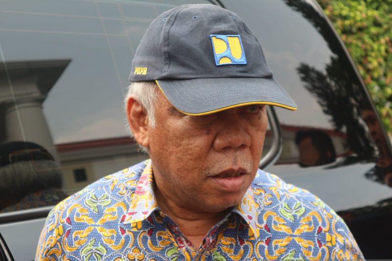 Menteri Pekerjaan Umum dan Perumahan Rakyat Basuki Hadimuljono mengatakan jadwal Presiden RI Joko Widodo untuk meninjau jalan rusak di Lampung diubah menjadi Jumat (5/5) dari sebelumnya pada Rabu ini.