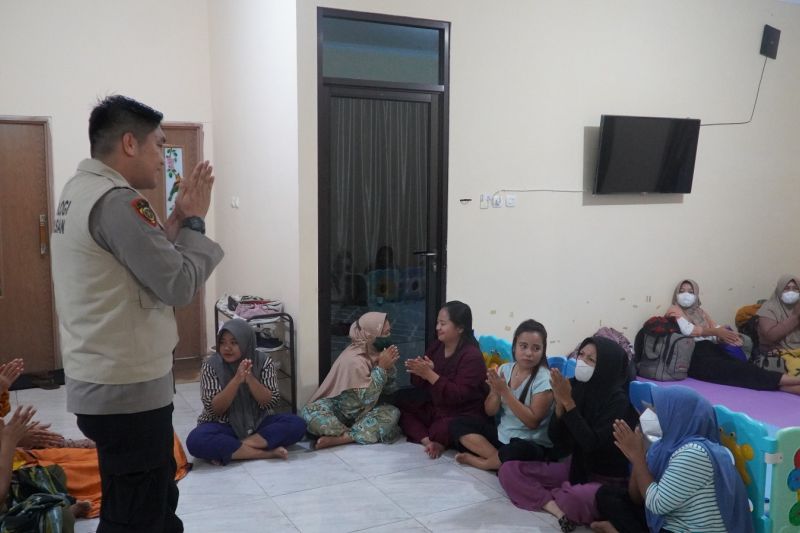 Polda Lampung sebuah rumah di Bandarlampung ynag diduga menjadi penampungna sementara para calon PMI non prosesural.