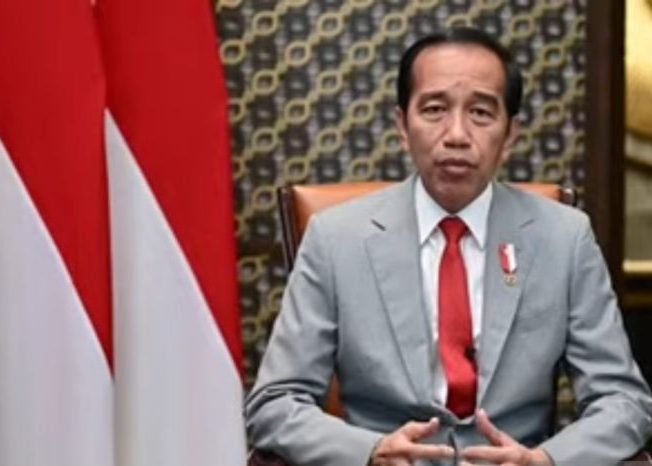 Presiden Joko Widodo (Jokowi) dalam keterangan pers di Istana Merdeka, Jakarta, Rabu (21/6), resmi mencabut status pandemi COVID-19 dan Indonesia mulai memasuki masa endemi COVID-19.