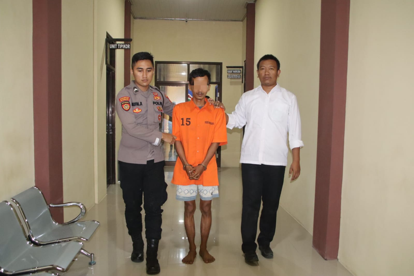 Tipu korban hingga puluhan juta rupiah, seorang pria berinisial DA (31) ditangkap petugas Satreskrim Polres Pringsewu, pada Senin (19/6/2023).