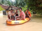 Badan Nasional Penanggulangan Bencana (BNPB) melaporkan sebanyak 5.008 warga terdampak banjir yang terjadi di Kabupaten Tanggamus, Provinsi Lampung.