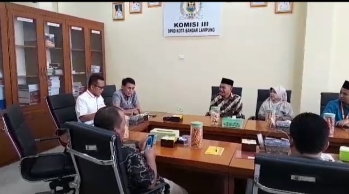 , Komisi III Dewan Perwakilan Rakyat Daerah (DPRD) Kota Bandar Lampung memanggil sejumlah pihak terkait kasus jatuhnya lift yang menelan korban jiwa beberapa waktu lalu.