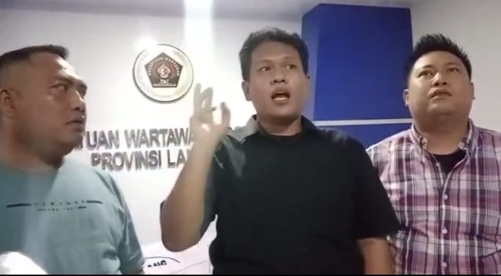 Yogi, selaku kuasa hukum pelapor Farid Firmansyah menjelaskan, pada tahun 2019 pihaknya pernah melaporkan kasus pemalsuan surat tanah ke Polda Lampung dengan terlapor berinisial ZS yang merupakan mantan anggota DPRD.