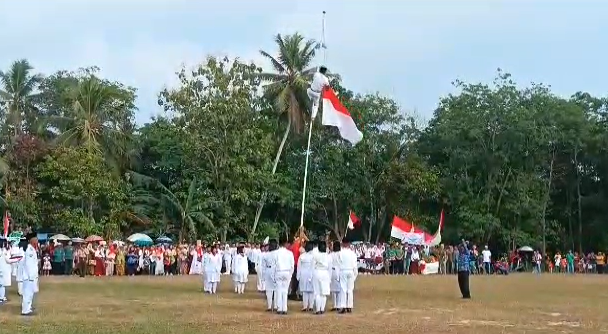 Detik-Detik Pelatih Paskibra Di Lampung Terjatuh Usai Panjat Tiang Bendera