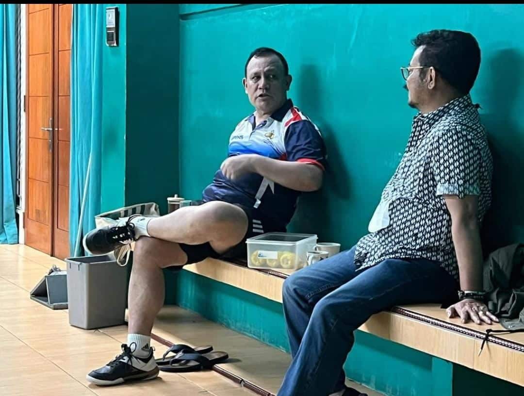 Firli Bahuri bertemu Syahrul Yasin Limpo di Lapangan Badminton