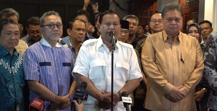 Prabowo Subianto bersama para Ketum KIM saat mengumumkan Gibran Rakabuming Raka sebagai Cawapres di rumah Prabowo, Jalan Kertanegara, Jakarta (Ilham)