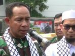 Ustaz Adi Hidayat dan KSAD salurkan bantuan untuk Palestina