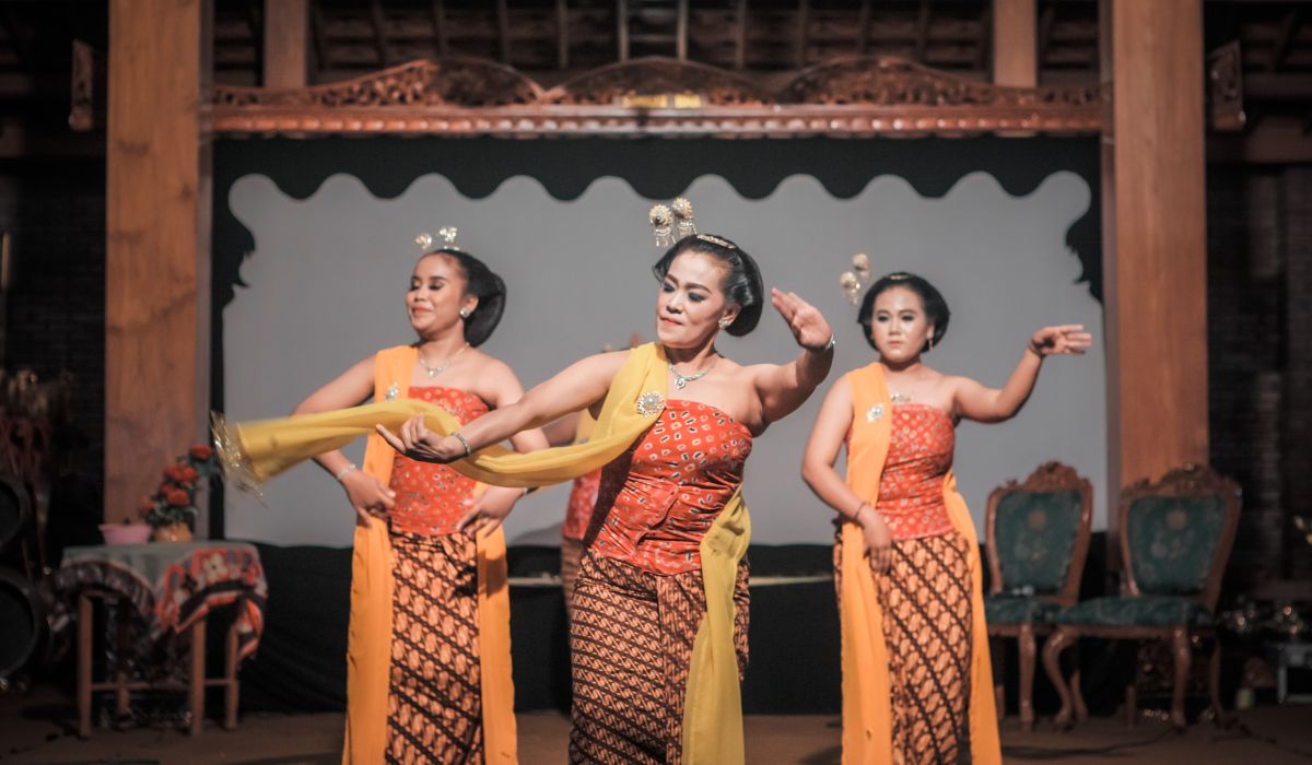 6 Bahasa Daerah yang Paling Banyak Digunakan di Indonesia
