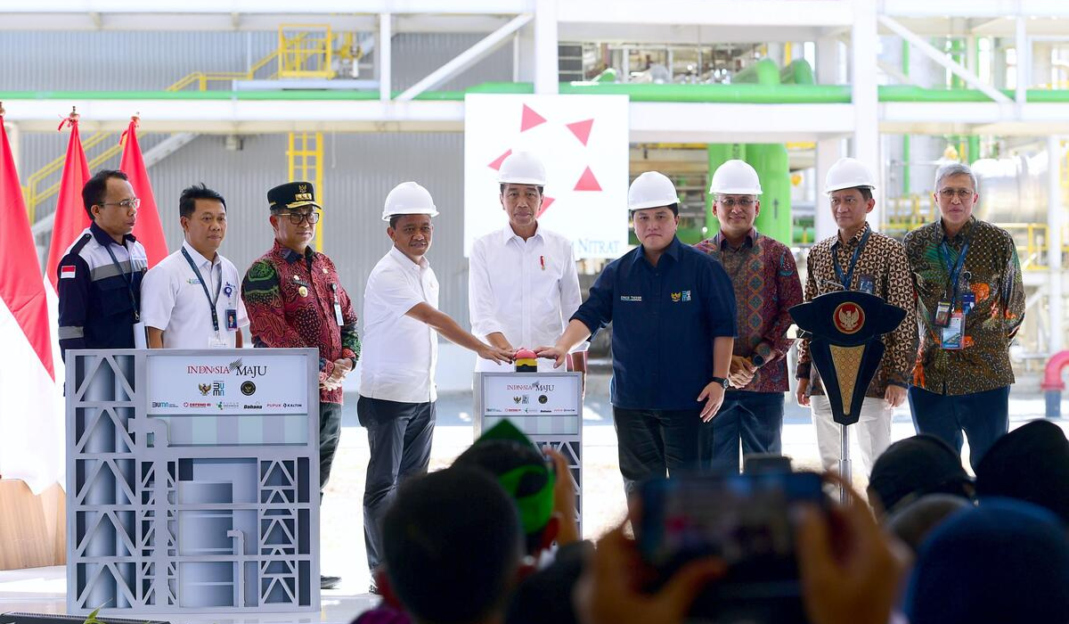 Jokowi Resmikan Pabrik Amonium Nitrat Senilai Rp 1,2 Triliun di Kaltim