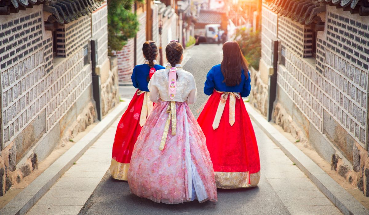 Mengenal Hanbok, Pakaian Adat Korea yang Memiliki Nilai Sejarah Tinggi