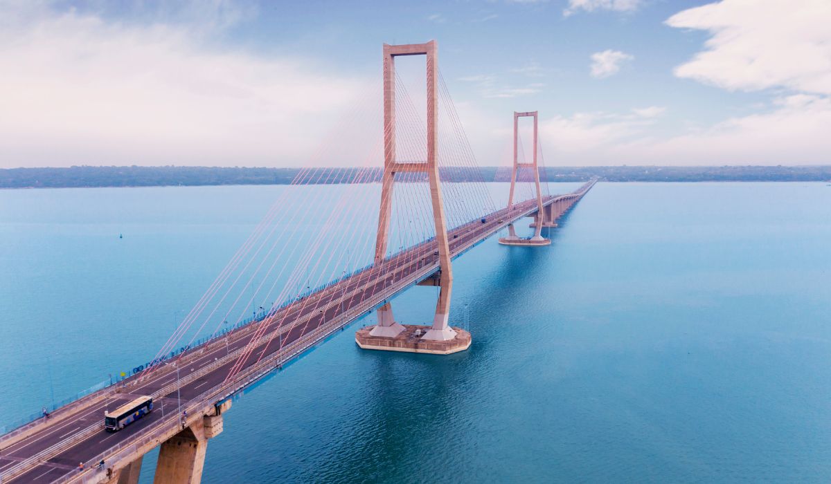 Jembatan Suramadu, Jembatan Terpanjang di Indonesia dan Asia Tenggara