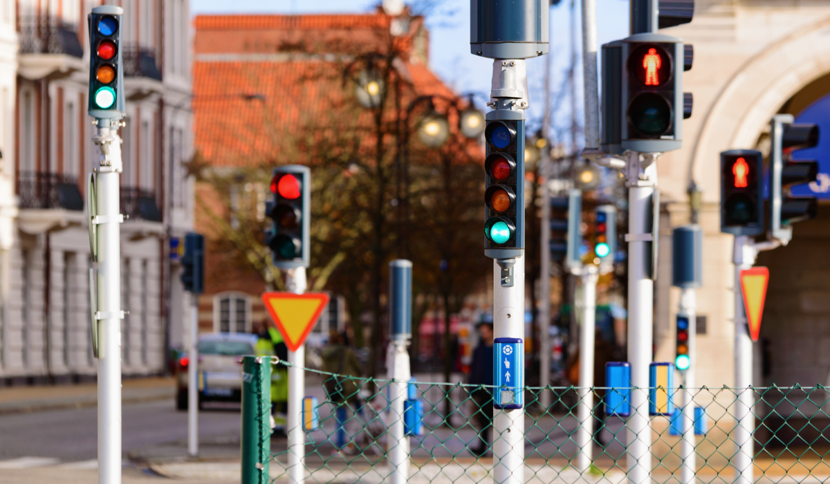 Tidak Memiliki Lampu Lalu Lintas di Jalan